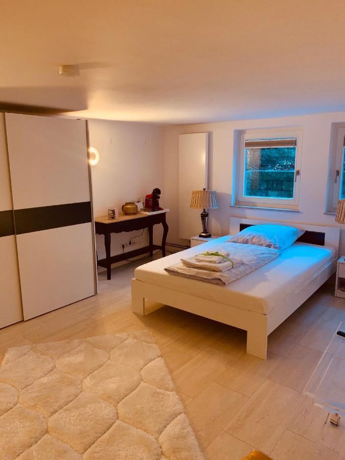 Souterrain Zimmer Mit Separatem Eingang Und Bad Düsseldorf Extérieur photo