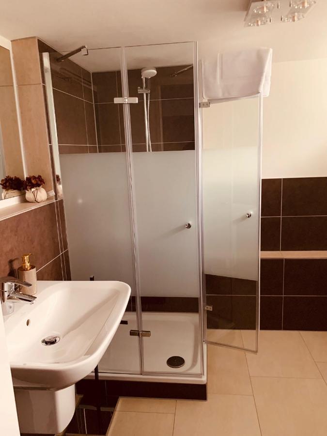 Souterrain Zimmer Mit Separatem Eingang Und Bad Düsseldorf Extérieur photo