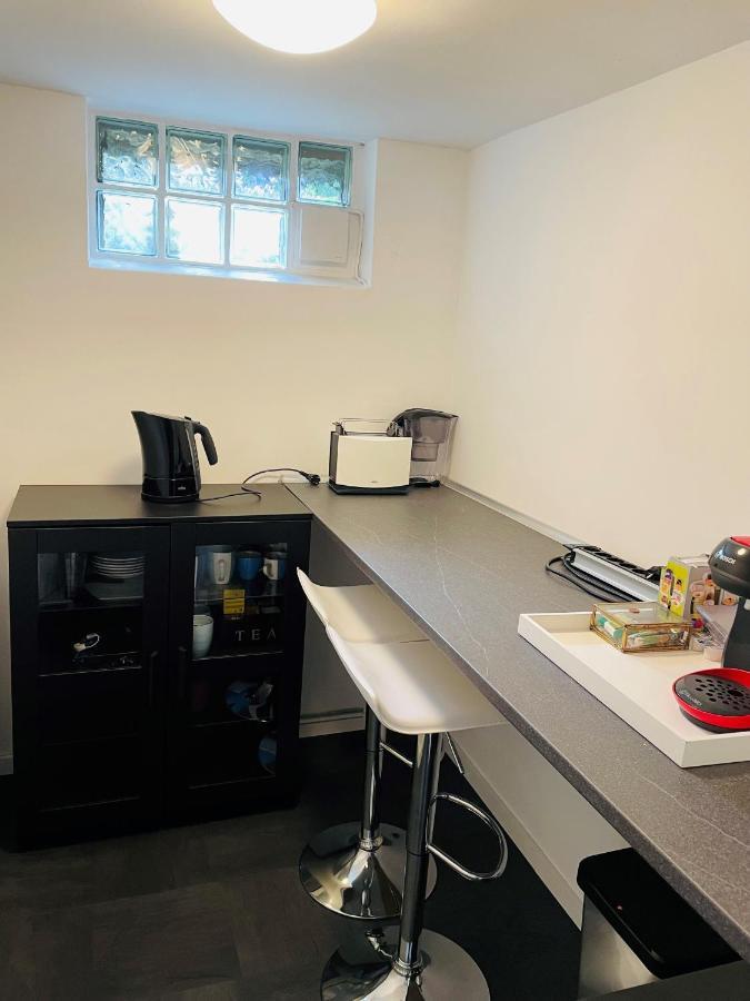 Souterrain Zimmer Mit Separatem Eingang Und Bad Düsseldorf Extérieur photo